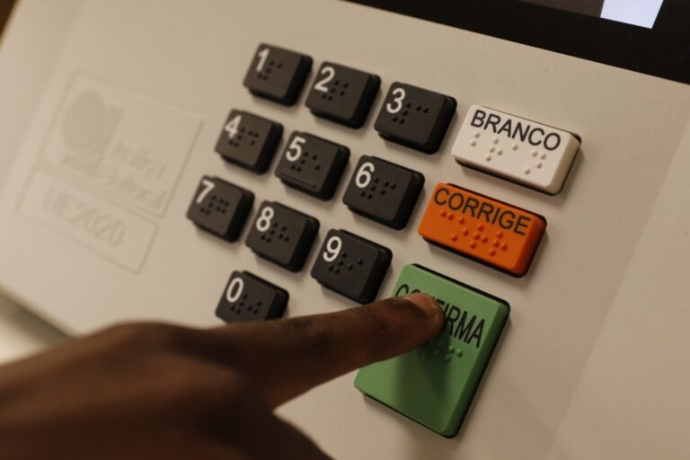 Na hora de votar, pense nas crianças